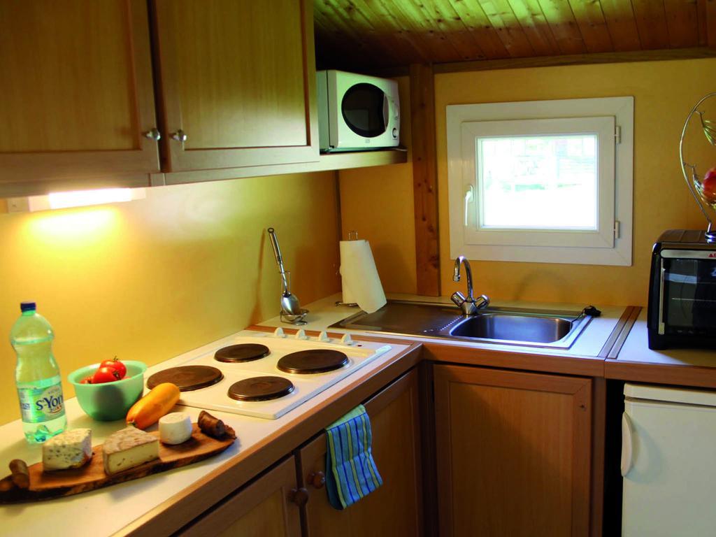 Camping Des Papillons Lalizolle Exteriör bild