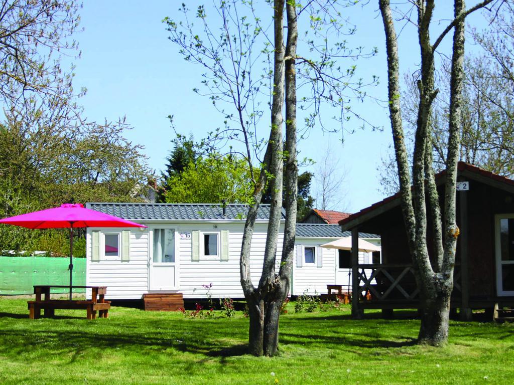 Camping Des Papillons Lalizolle Exteriör bild