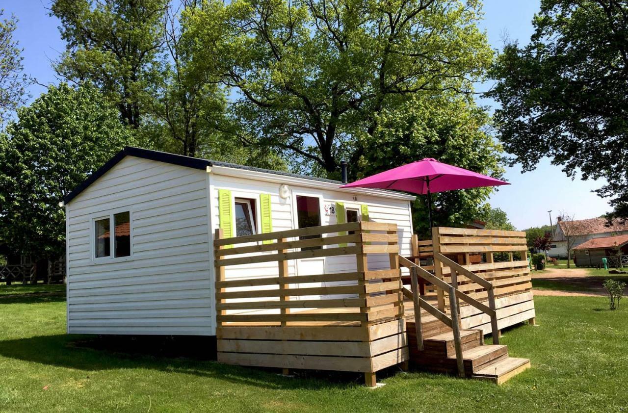 Camping Des Papillons Lalizolle Exteriör bild