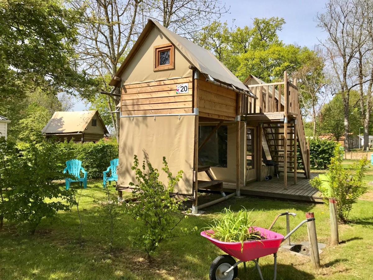 Camping Des Papillons Lalizolle Exteriör bild